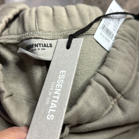 Fear of God essentials shorts - Picture 4 of 5